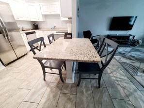 Dining - Beautiful New Villa located 30 mins from Tampa (Zephyrhills)