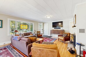 Televisión y chimenea 