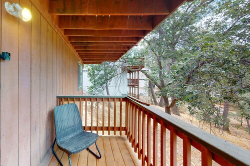 Spacious home with three decks, views, game room, fireplace, & fast WiFi