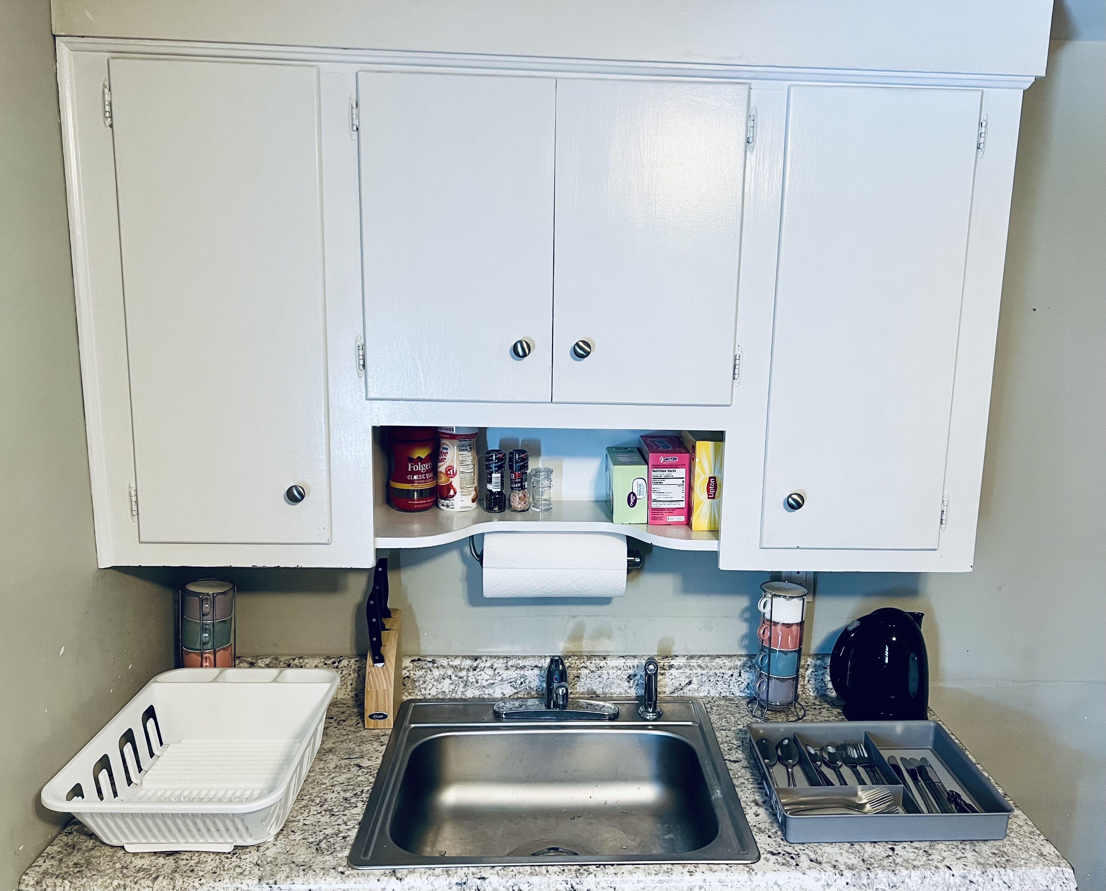 Fridge, microwave, oven, coffee/tea maker