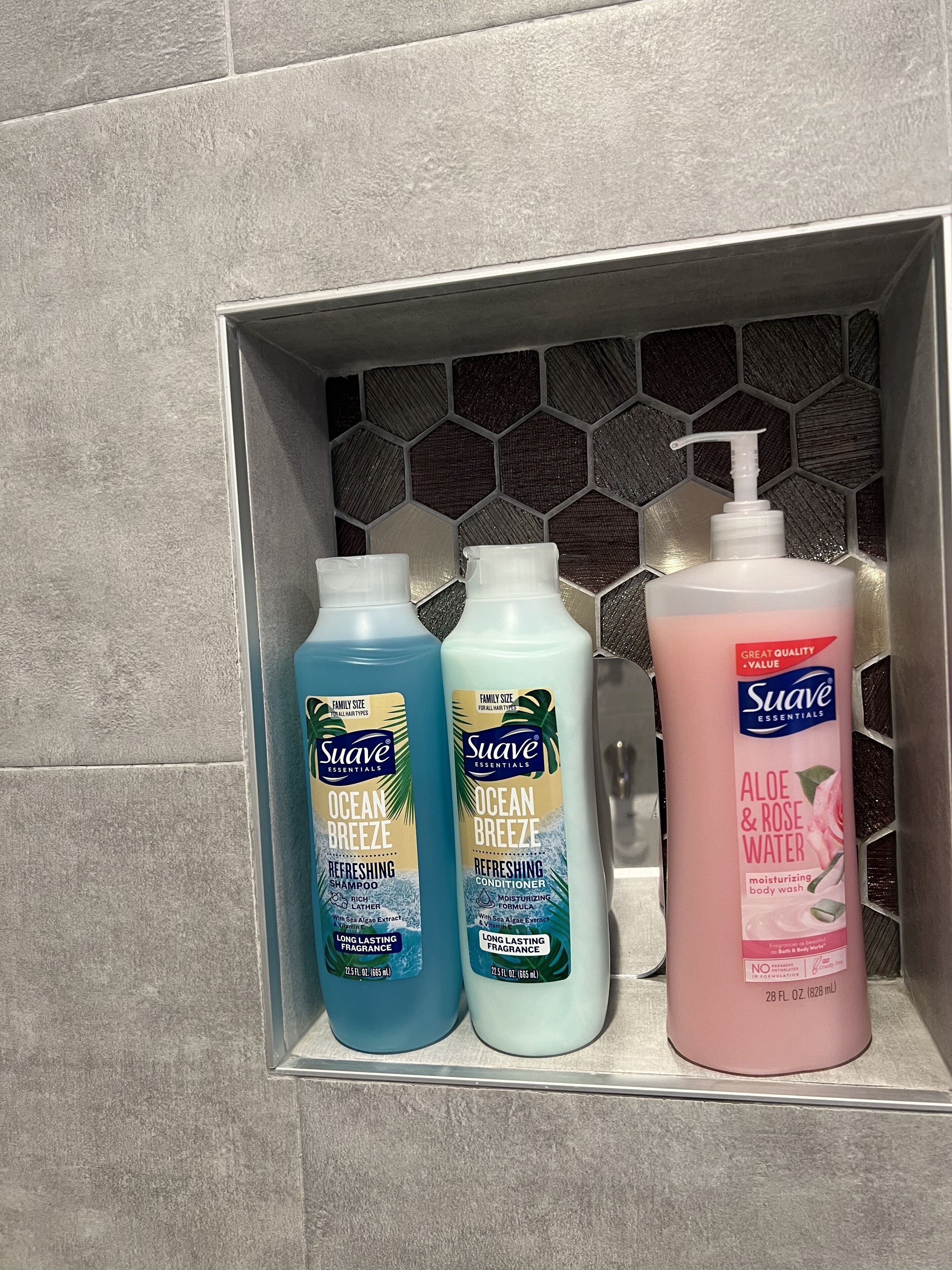 Combined shower/tub, towels, shampoo, toilet paper