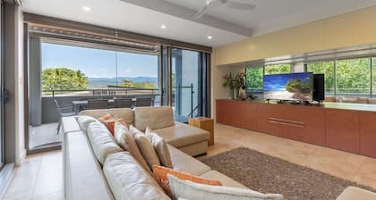 Villa On The Hill —Spacious Tropical Panorama