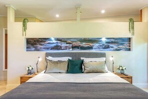 4 bedrooms, iron/ironing board, WiFi, bed sheets