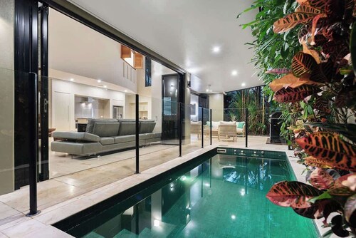 Flagstaff Pavillion—A Lush Subtropical Paradise