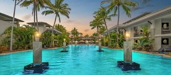 Swim-out Tropical Haven at Temple Resort