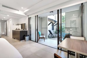 3 habitaciones, tabla de planchar con plancha, wifi y ropa de cama
