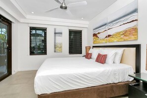 2 bedrooms, desk, iron/ironing board, WiFi