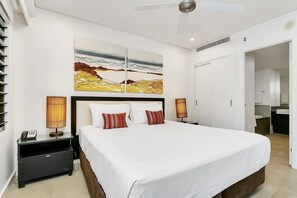 2 bedrooms, desk, iron/ironing board, WiFi