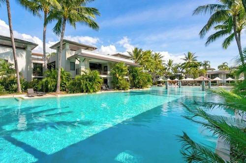 Poolside Bliss: A Modern Resort Sanctuary