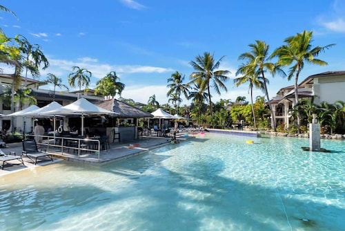 The Oasis at Temple: A Rooftop Resort Retreat