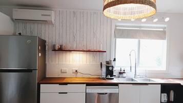 KylskÄp, mikrovÄgsugn, ugn och spishÀll