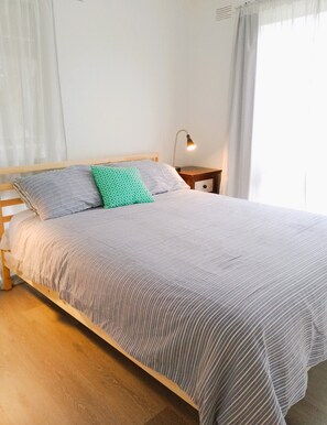 2 Schlafzimmer, Schreibtisch, Bügeleisen/Bügelbrett, kostenloses WLAN