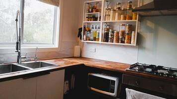 KylskÄp, mikrovÄgsugn, ugn och spishÀll