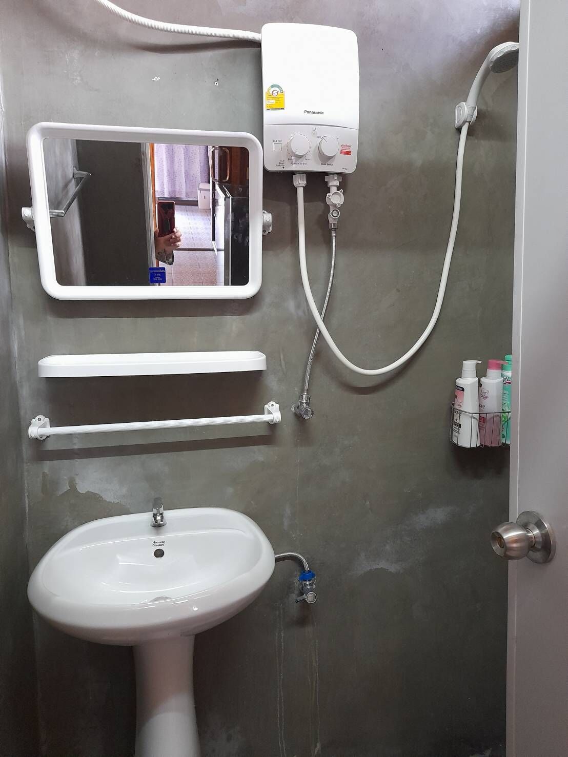 Dusch, handdukar, tvål och schampo