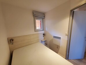 3 bedrooms, iron/ironing board
