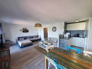 TV - 3 bedrooms appartement, swimming pool, see view (ST MANDRIER SUR MER)
