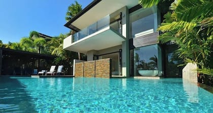 61 Murphy St—A Luxury Tropical Villa
