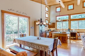 Interior - Fantastic home near the slopes and town with fast WiFi, deck, fireplace & more (Ludlow)