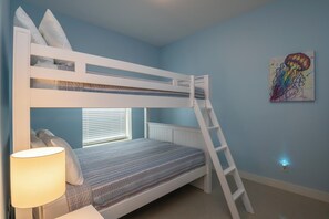 2 bedrooms, individually decorated, individually furnished, free WiFi - Casual Condo Near Beach w/ Pools, hot tub & Grill! (South Padre Island)