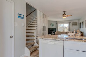 Interior - New Listing Fantastic 3BR 2.5BA Townhouse with Pool (Ocean City)