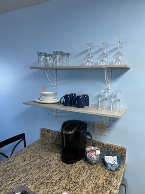1 bedroom, desk, iron/ironing board, free WiFi - Beautiful Port Clinton Condo with Lake View! Short Walk to the Jet Express! (Port Clinton)