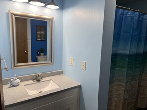 Combined shower/bathtub, hair dryer, towels, soap - Beautiful Port Clinton Condo with Lake View! Short Walk to the Jet Express! (Port Clinton)