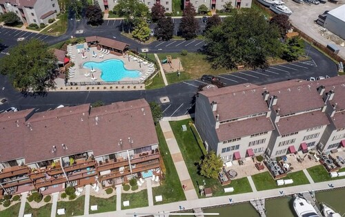 Beautiful Port Clinton Condo with Lake View! Short Walk to the Jet Express!