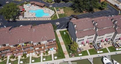 Beautiful Port Clinton Condo with Lake View! Short Walk to the Jet Express!