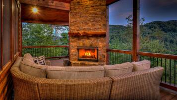 House, 5 Bedrooms | Terrace/patio