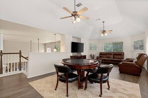 Villa | Cuisine privée | Réfrigérateur, micro-ondes, four, plaque de cuisson