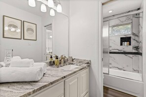 Villa | Interior - Impeccable 4-bed Villa in San Antonio l Jacuzzi (San Antonio)