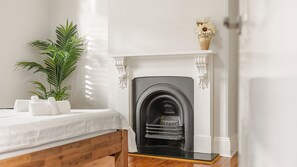 3 室のベッドルーム、アイロン / アイロン台、WiFi (無料)、ベッドシーツ