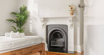 Azami - Charming Gilbert Cottage