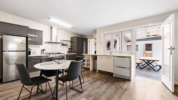 Micro-ondes, plaque de cuisson, lave-vaisselle