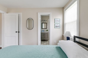 3 bedrooms, desk, iron/ironing board, free WiFi - RVA Cottage Cozy & Spacious Near Downtown (Richmond)
