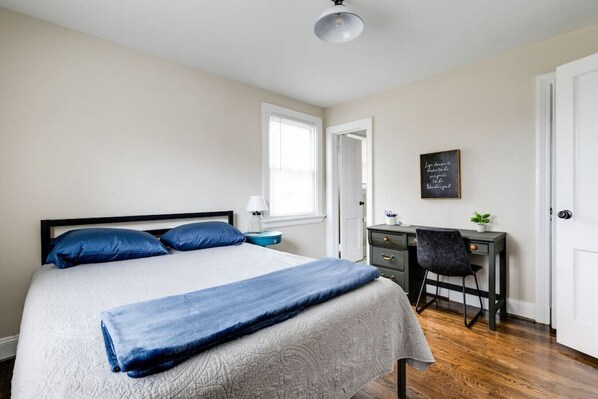 3 bedrooms, desk, iron/ironing board, free WiFi