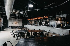 Bar (on property) - RVA Cottage Cozy & Spacious Near Downtown (Richmond)