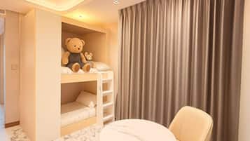 Junior Family Suite | 1 ห้องนอน, เครื่องนอนระดับพรีเมียม, มินิบาร์, ตู้นิรภัยในห้องพัก