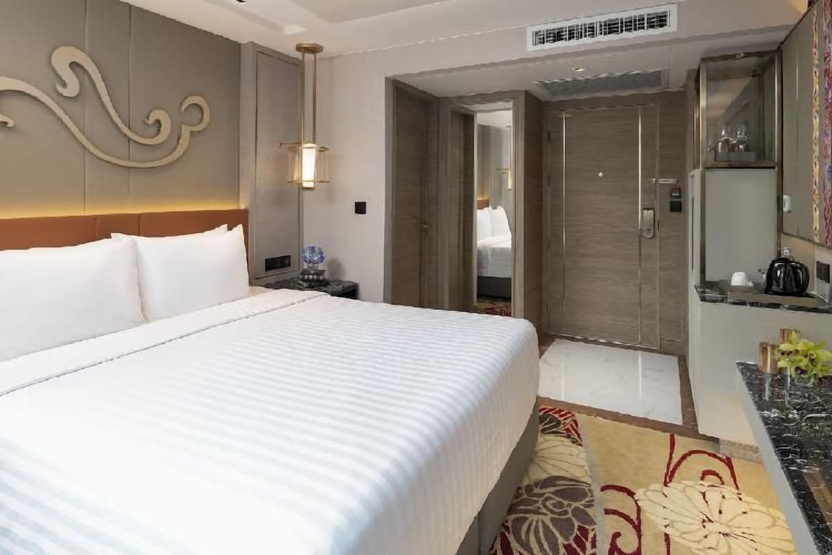 Premium bedding, minibar, in-room safe, blackout curtains