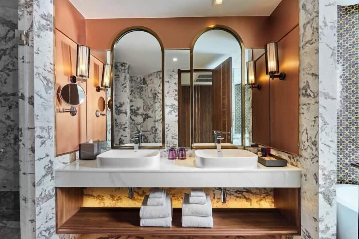 Bathroom | Free toiletries, hair dryer, bathrobes, slippers