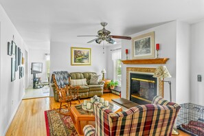 Télévision, cheminée