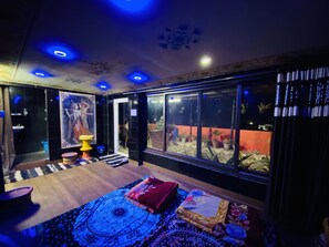 Spa - BHOORA HOUSE Rooftop AC Room Fridge Open kitchen (Jaipur)