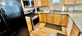 Beach Block 4 BR, 2.5 BA! w/ POOL!