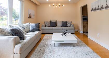 Bloor Paradise - 4 bed /2 bath + Parking & Wi-fi