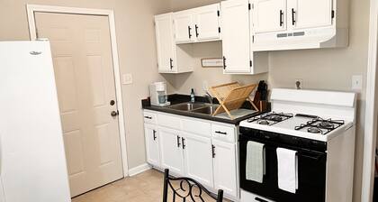 Gentilly Cozy Corner- Near Lakefront