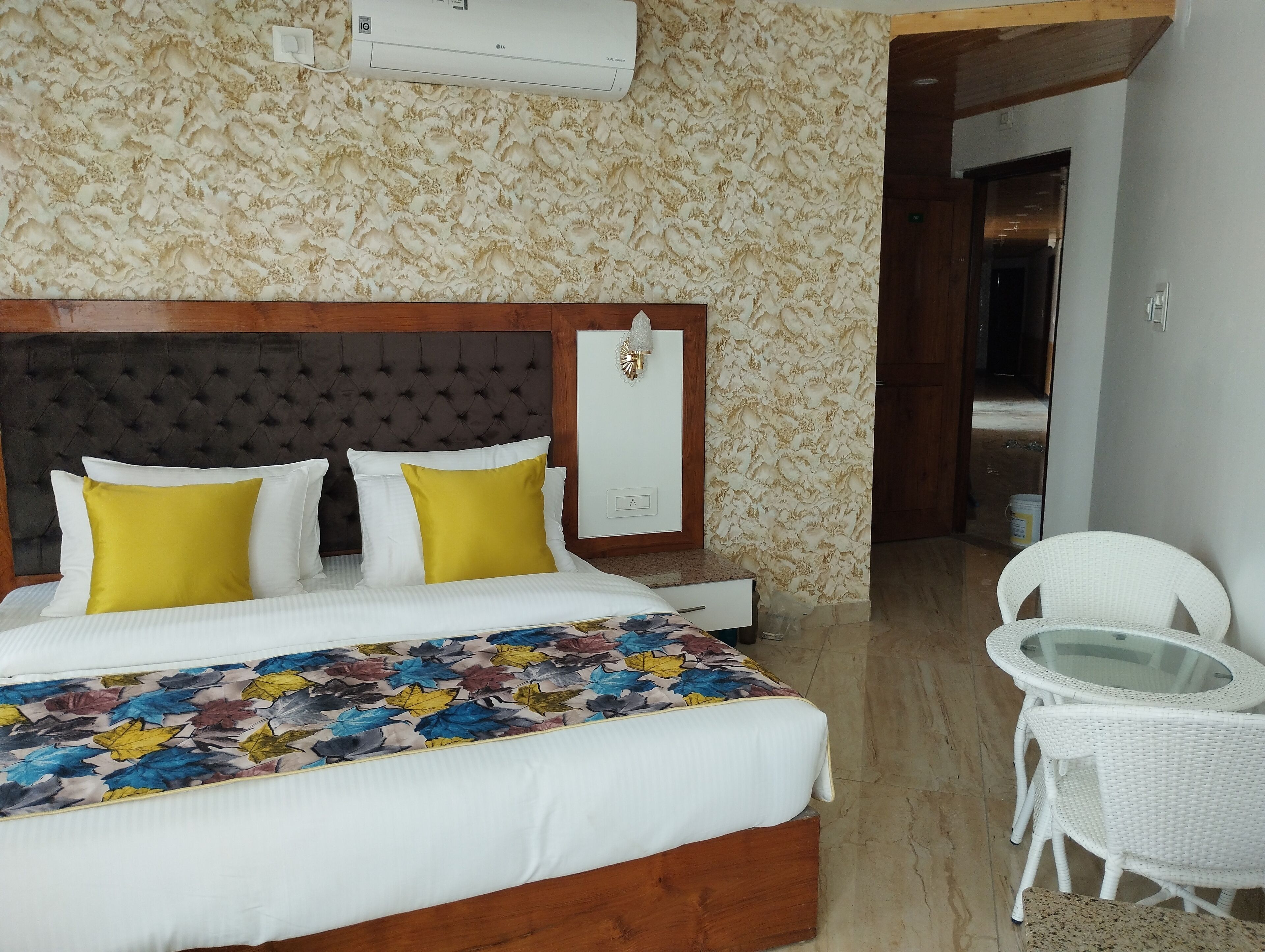 Superior Double Room | Minibar, free WiFi, bed sheets, wheelchair access