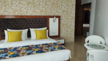 Superior Double Room | Minibar, free WiFi, bed sheets, wheelchair access