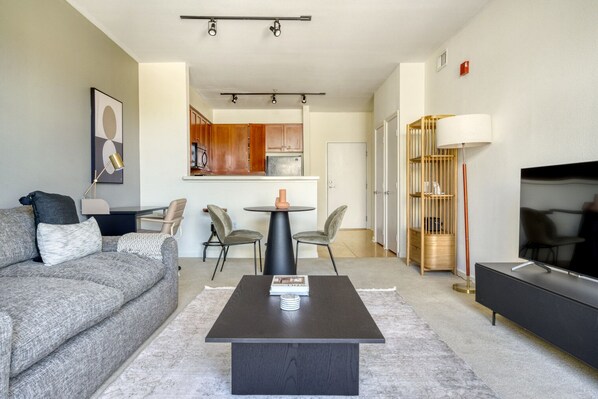 Télévision, chaîne hi-fi