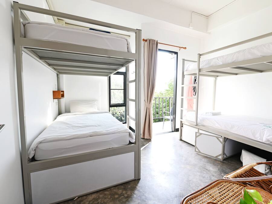 WiFi, bed sheets