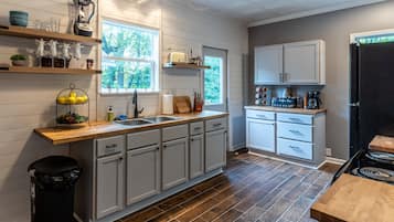 Frigorífic, placa de cuina, cafetera i tetera i bullidora elèctrica